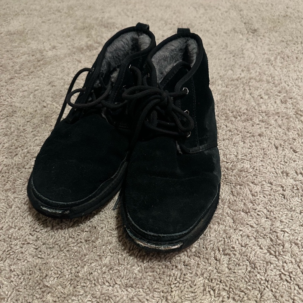 Size 10 UGGS
Fairly used - Picture 2 of 3